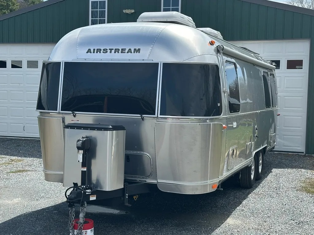 2023 Flying Cloud 25FB