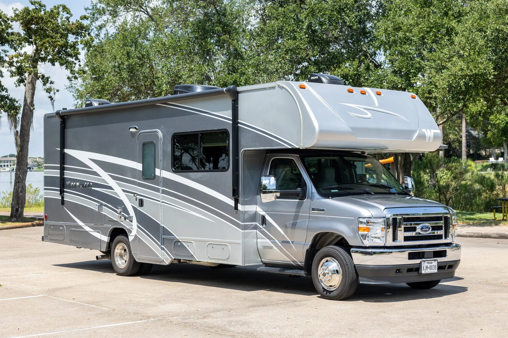 2022 Winnebago Minnie Winnie 26T — photo 1